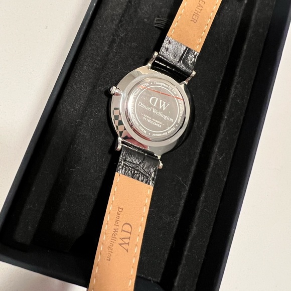 Women’s Daniel Wellington Watch - Picture 8 of 10